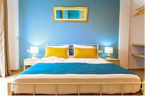 3 chambres, coffres-forts dans les chambres, fer et planche Ă repasser