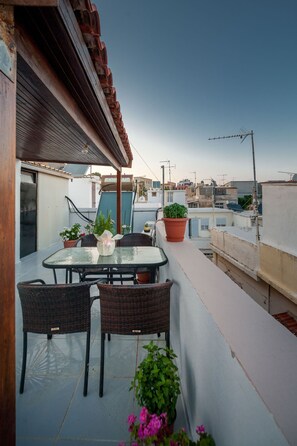 Outdoor dining - Maison de Basilic/Central in Old Town of Rethymno/House for a family  (Ρέθυμνο)