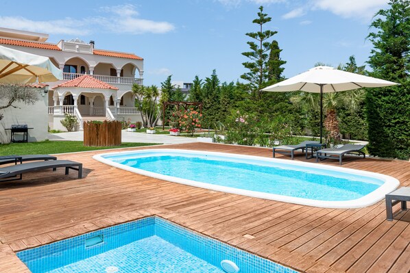 Pool - Evelyn Villa with private pool up to 10 (Αρχάγγελος)