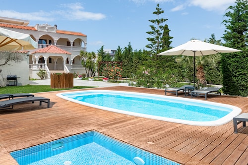 Evelyn Villa mit privatem Pool bis 10