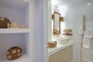 Combined shower/tub, hair dryer, towels, soap