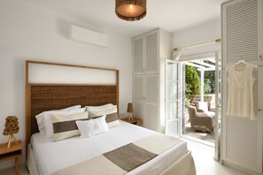 4 bedrooms, in-room safe, iron/ironing board, WiFi