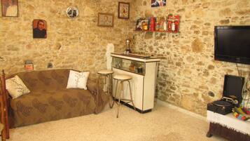 House, 1 Bedroom | Living room