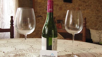 House, 1 Bedroom | In-room dining