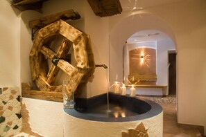 Sauna, steam room