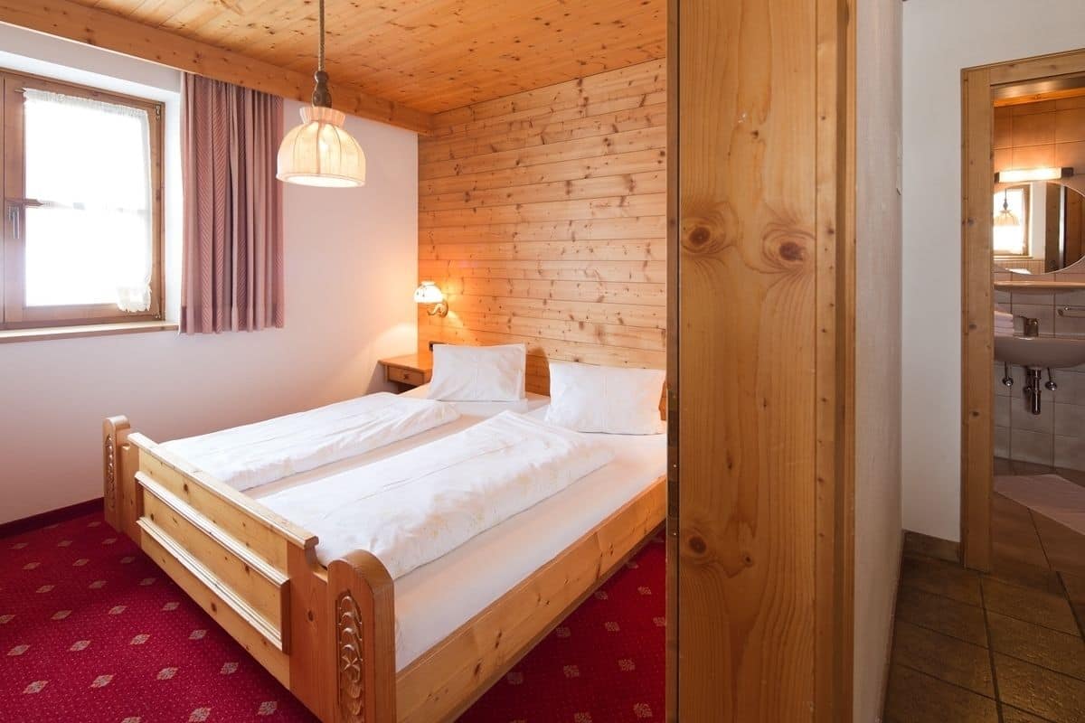 Peralatan tempat tidur hipoalergenik, seterika/papan seterika