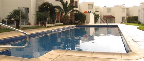 حمّام سباحة خارجي