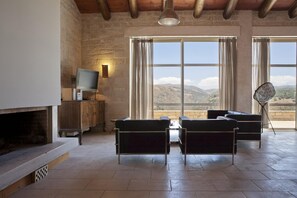 TV connectée, cheminée, lecteur de DVD