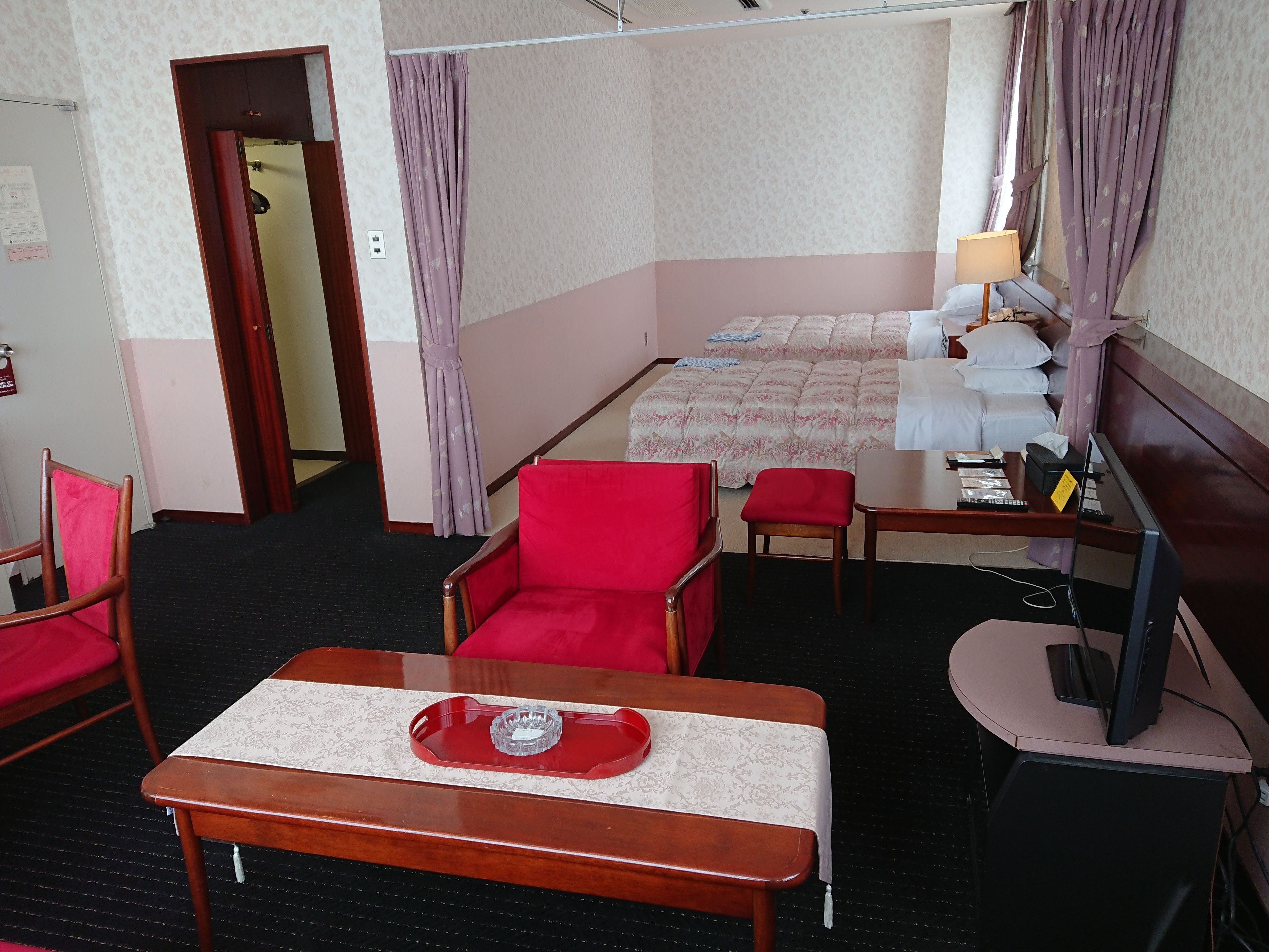 Suite, Non Smoking | 1 bedroom, down comforters, in-room safe, desk
