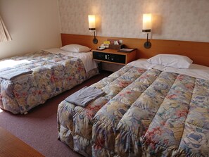 1 bedroom, down duvets, in-room safe, desk - Mihara Kokusai Hotel (Mihara)