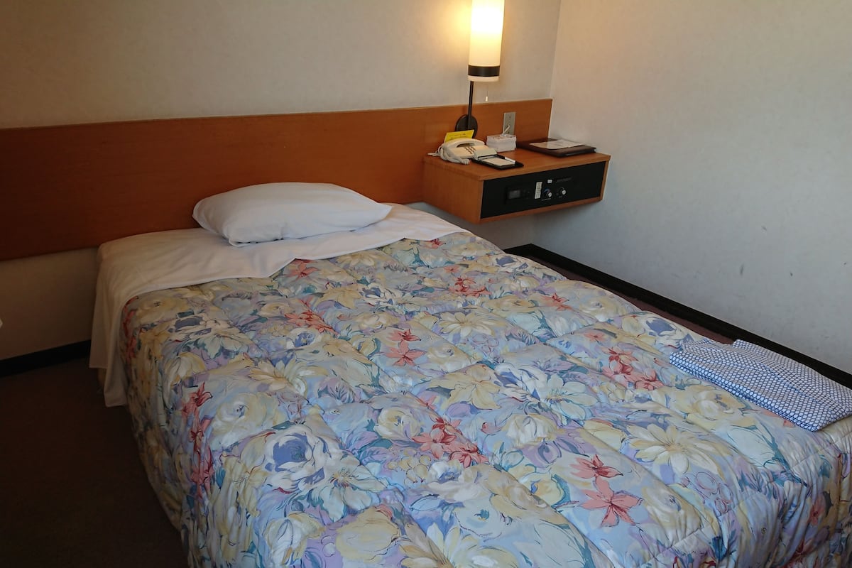 1 bedroom, down duvets, in-room safe, desk