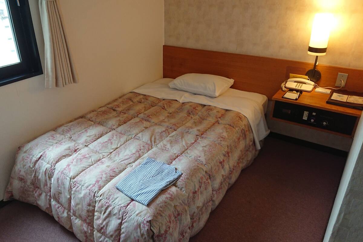 1 bedroom, down duvets, in-room safe, desk
