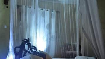 Family Suite | In-room safe, iron/ironing board, free WiFi, bed sheets