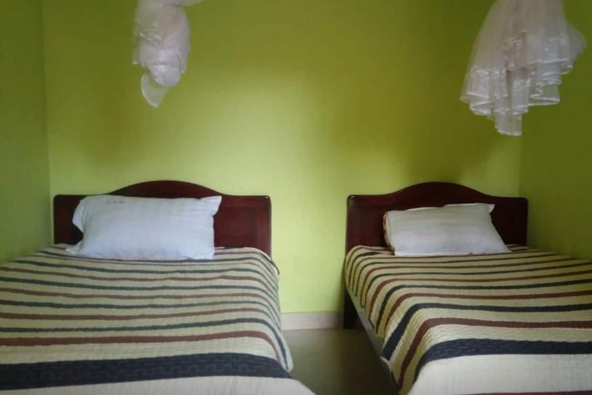 Standaard Twin kamer | Een kluis op de kamer, een strijkplank/strijkijzer, gratis wifi