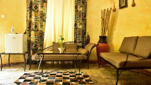 Flat-screen TV - Kigezi Forest Cottages (Kambuga)