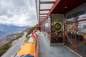 Desayuno de cocina local todos los días (con cargo) 