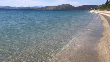 Nära stranden, solstolar och strandhanddukar