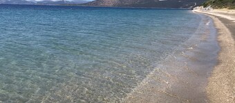 Villa Athena-rolig beliggenhet med direkte tilgang til stranden fra hagen vår!