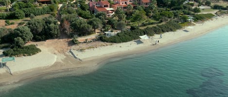 In Strandnähe, Liegestühle, Strandtücher