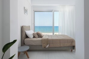 6 bedrooms, iron/ironing board, WiFi, bed sheets - Nada Beachfront Villa (Κολύμπια)