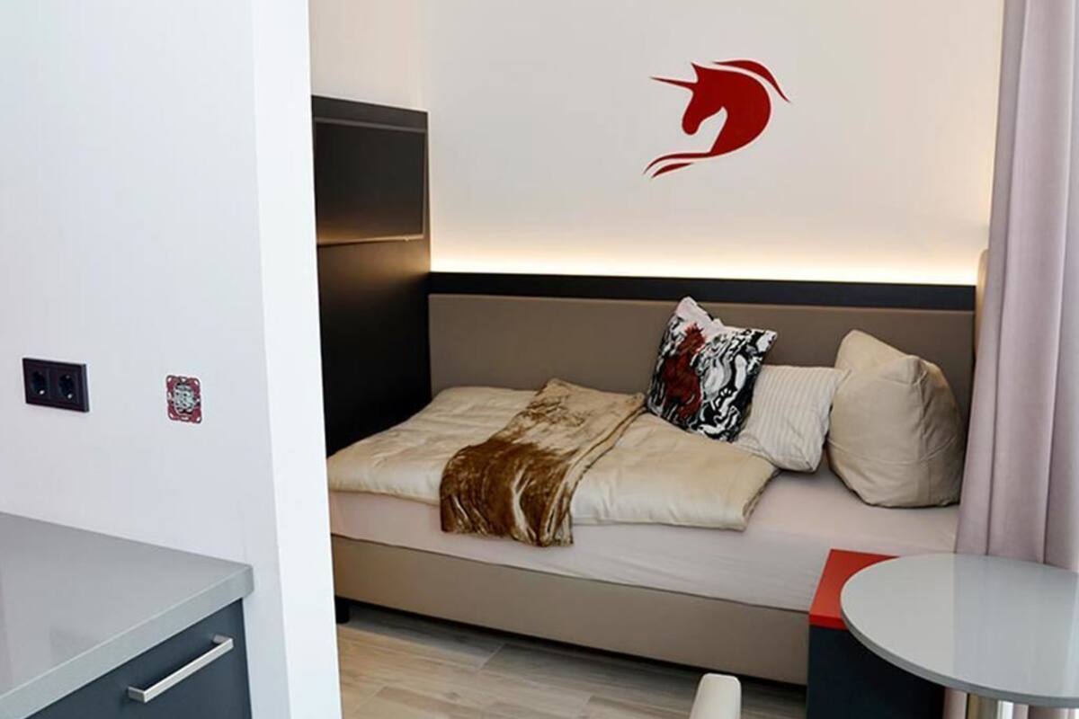 desk, free wifi, bed sheets, wheelchair access