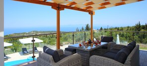 Outdoor dining - Luxury stone Villa Emily  close to Kathisma and Mylos beach (Λευκαδα)