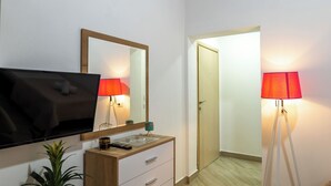 Hypo-allergenic bedding, minibar, desk, blackout curtains