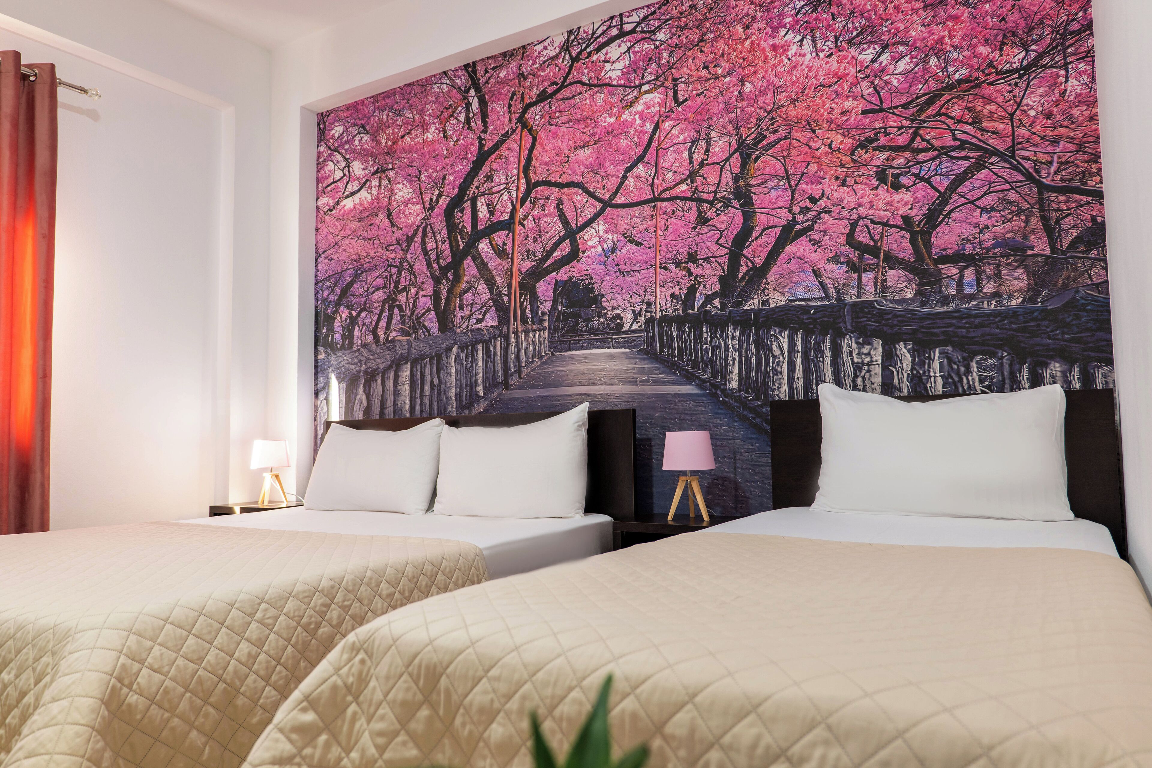 Hypo-allergenic bedding, minibar, desk, blackout curtains