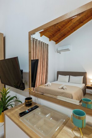 Hypo-allergenic bedding, minibar, desk, blackout drapes - Atlantis Hotel & Apartments (Ksamil)