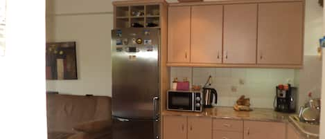 Fridge, microwave, oven, coffee/tea maker