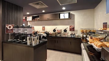 Free daily buffet breakfast