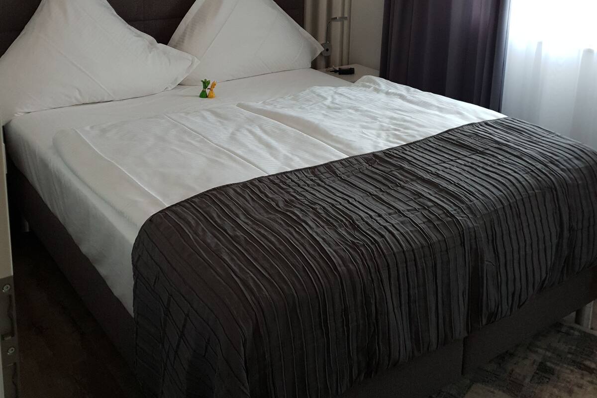 Free WiFi, bed sheets