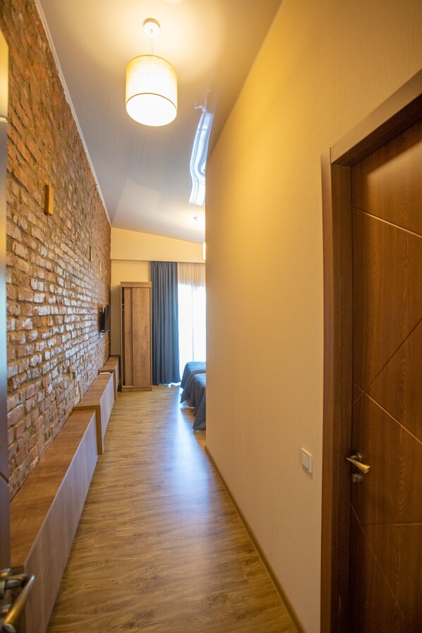 Standard Double or Twin Room, Mountain View (302) | 1 bedroom, premium bedding, minibar, in-room safe