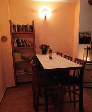 Fridge, microwave, oven, stovetop - Castle-Wall-Inn - Hostel (Mikulov)