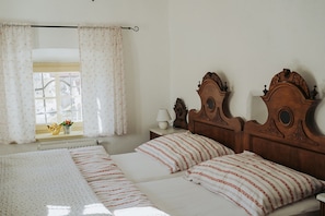 Căn hộ (Možinetova Hiša - Apartment 2) | 1 phòng ngủ, bàn, bàn ủi/dụng cụ ủi quần áo 