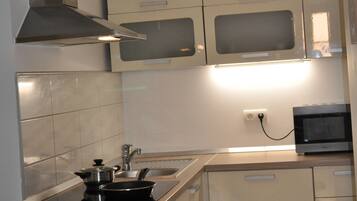 Leilighet, 2 soverom | Eget kjøkken | Kjøleskap, mikrobølgeovn, ovn og kokeplater