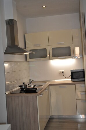 Apartment, 2 Bedrooms | Private kitchen | Fridge, microwave, oven, stovetop - Apartment Nana (Piran)