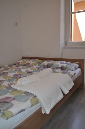 Appartement, 2 chambres | 2 chambres, chambres insonorisées, fer et planche à repasser