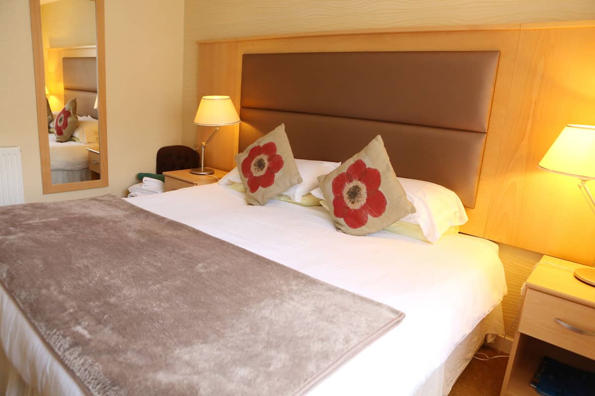 triple room | 1 bedroom, individually decorated, individually furnished, desk