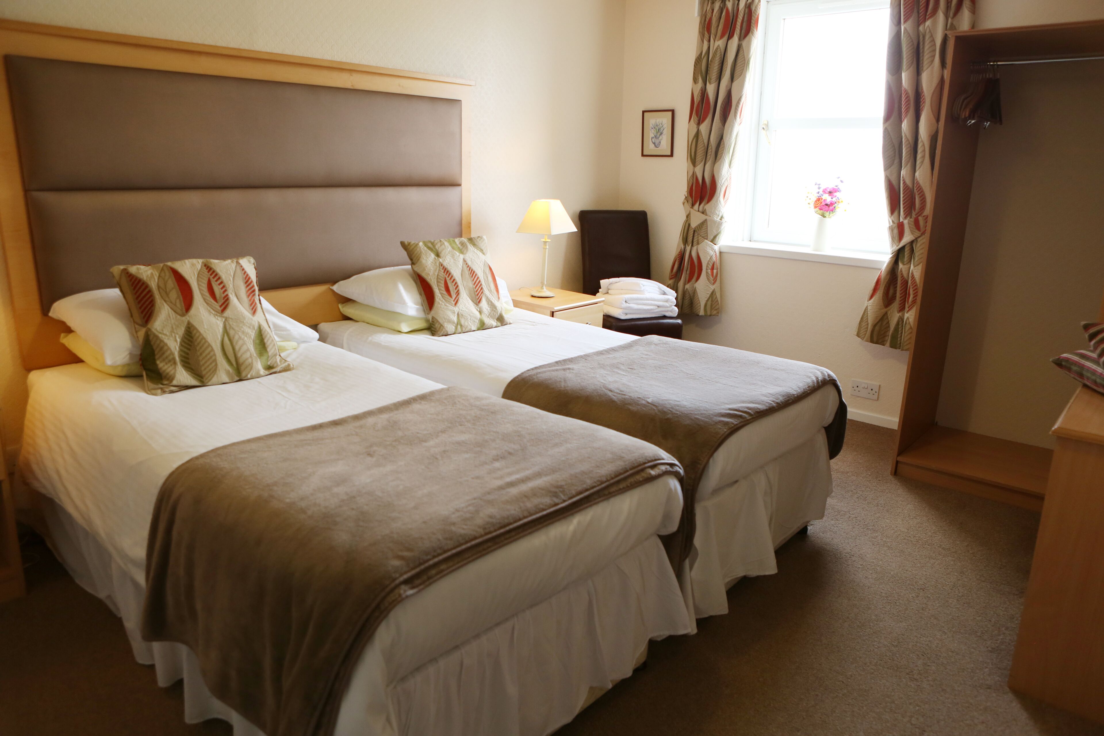 superior twin room | 1 bedroom, individually decorated, individually furnished, desk