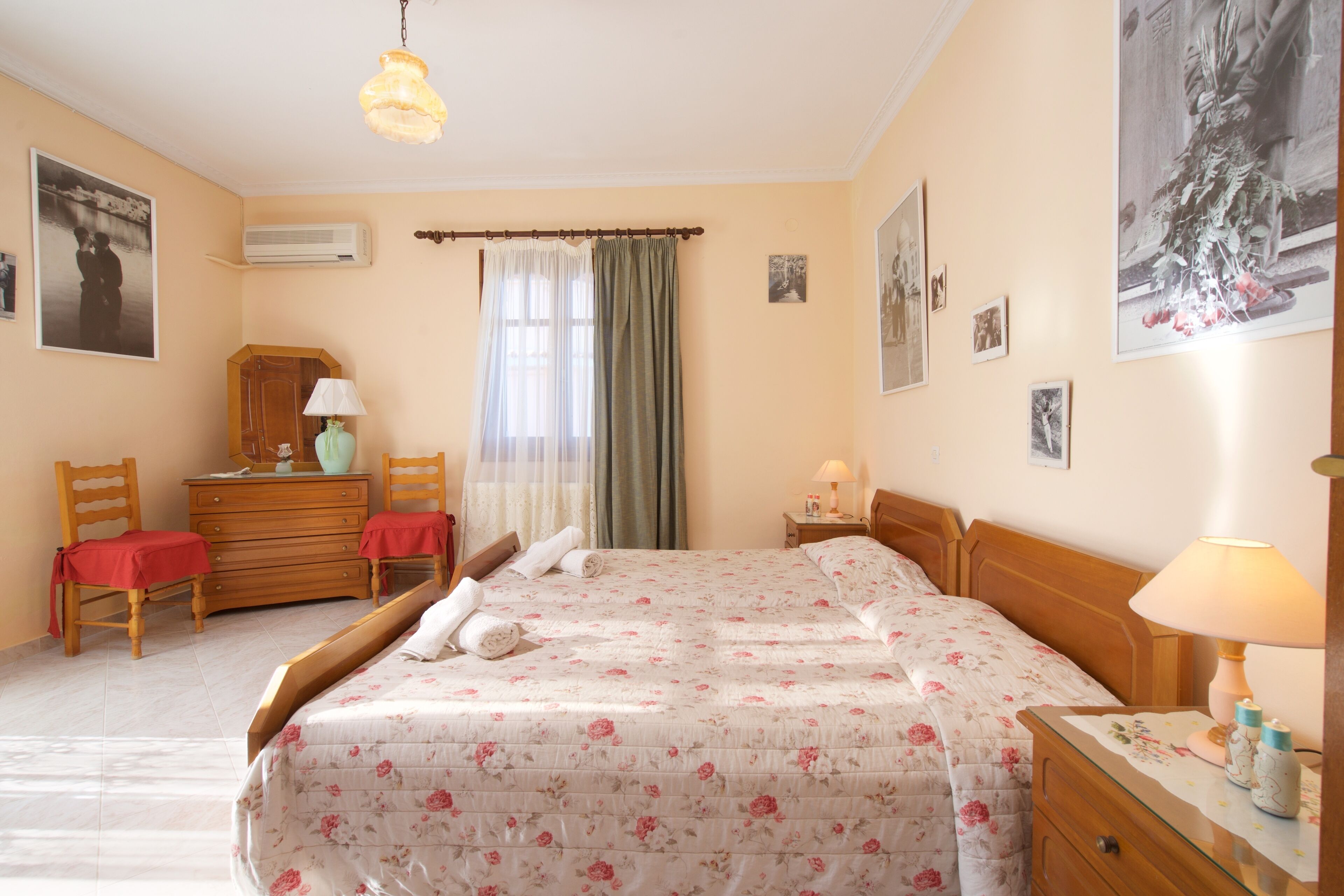 2 室のベッドルーム、アイロン / アイロン台、WiFi、ベッドシーツ