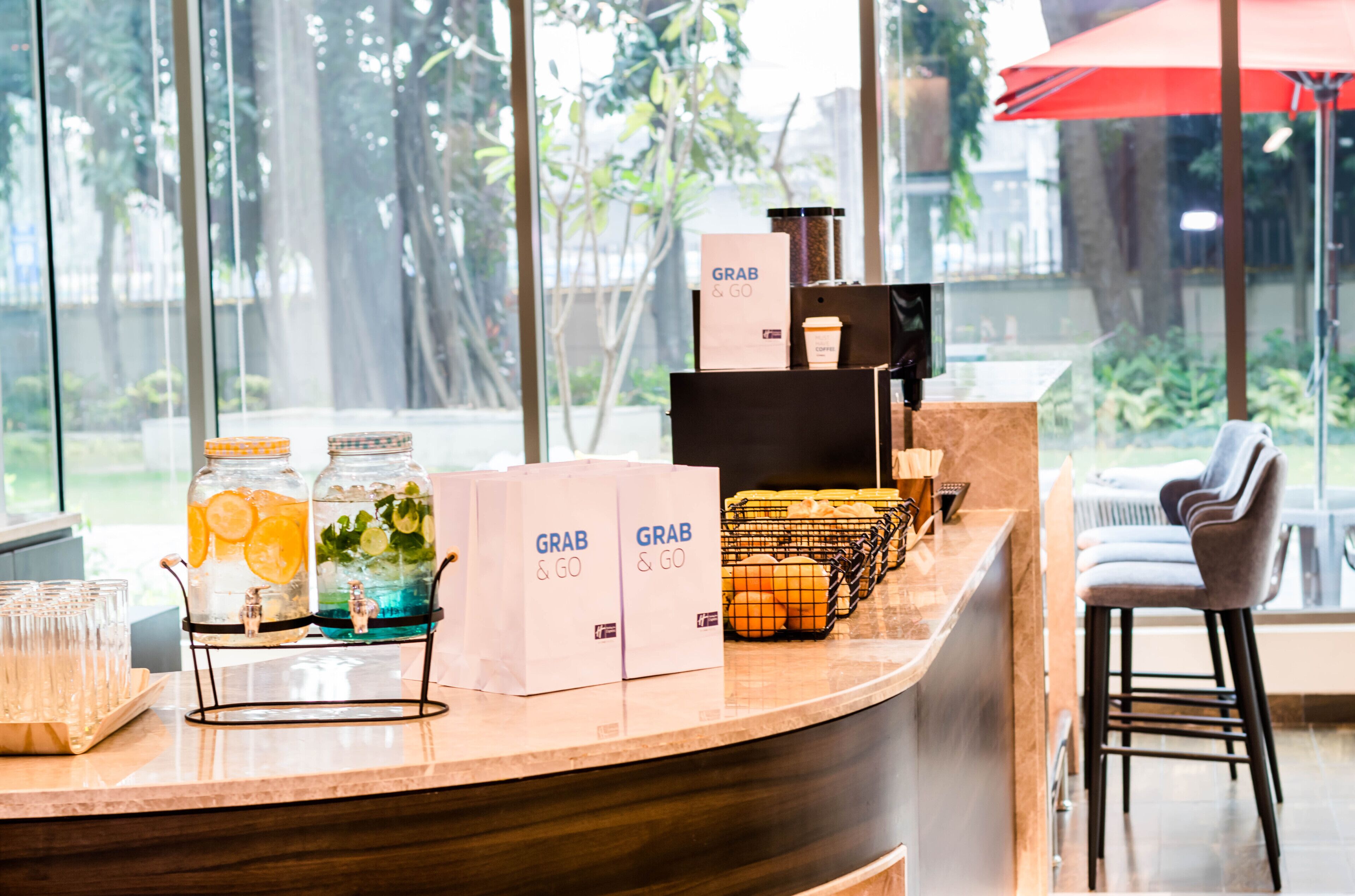 包含每日自助早餐