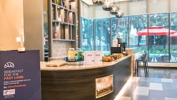 2 restaurantes; se sirven desayunos