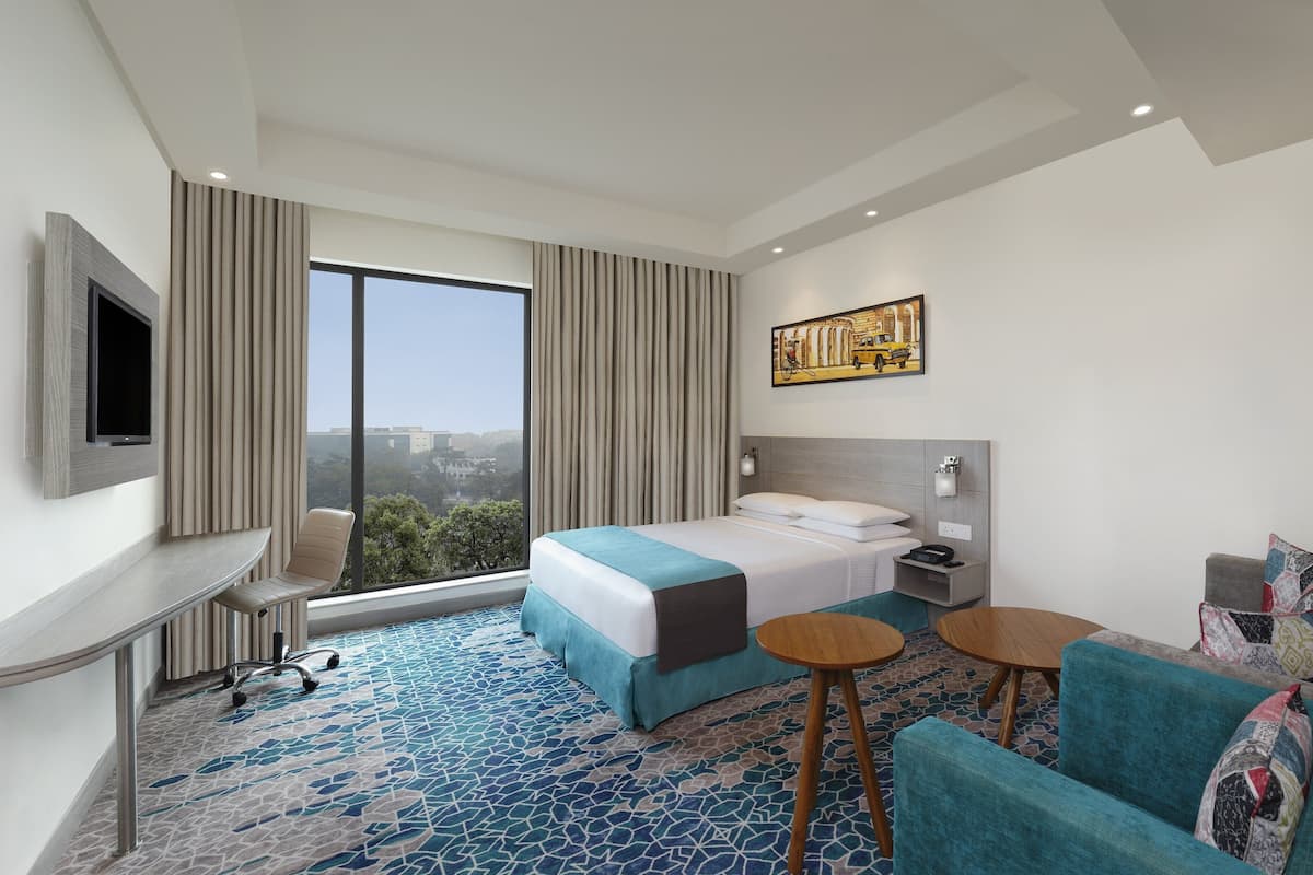 1 bedroom, hypo-allergenic bedding, minibar, in-room safe