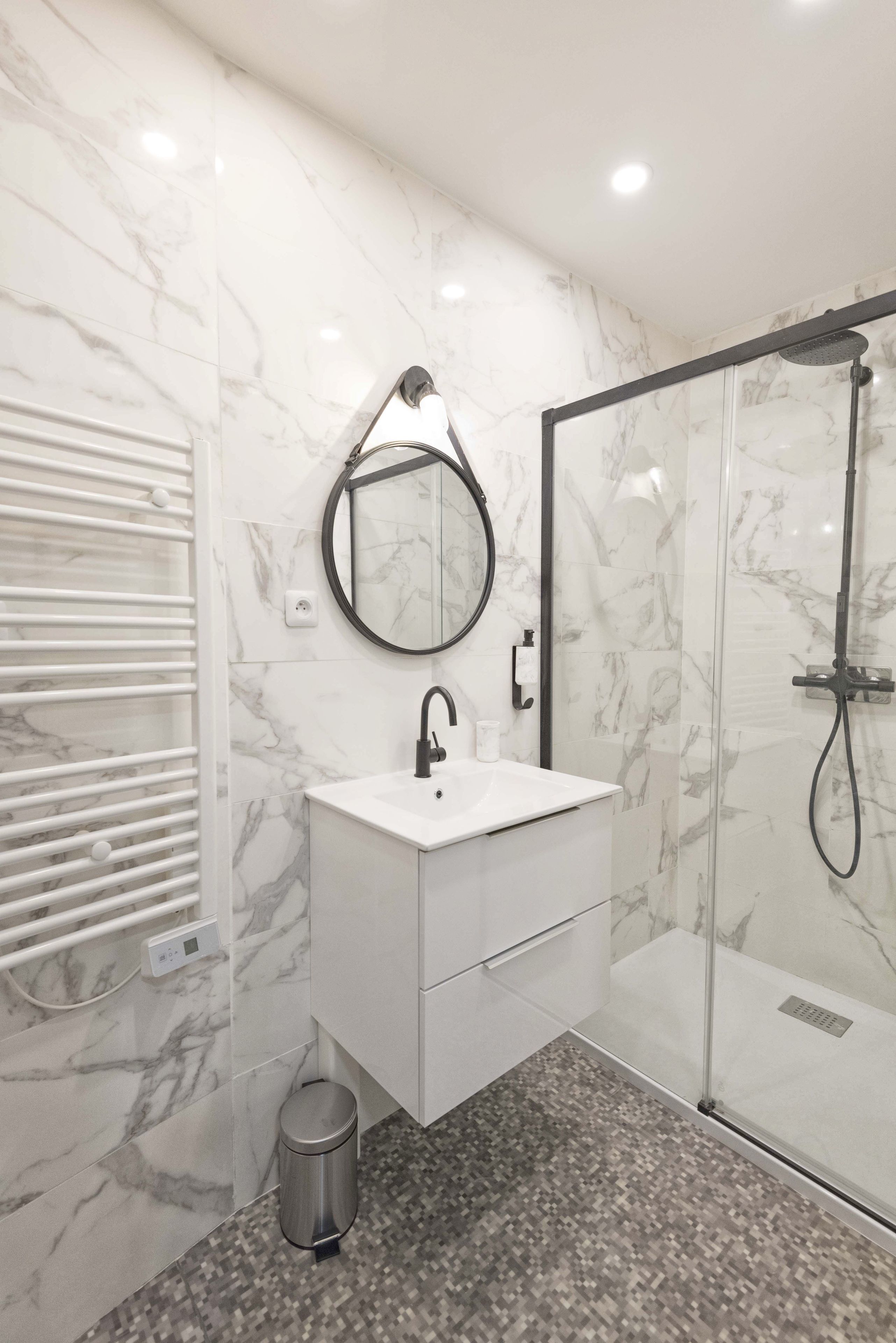 Comfort Apartment, 1 Double Bed with Sofa bed, Non Smoking | Bathroom | Shower, rainfall showerhead, free toiletries, hair dryer