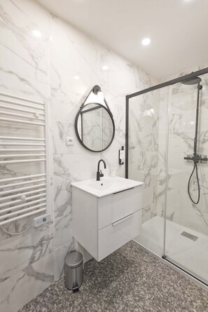 Bathroom - Villa Lafaille Apartment Hotel By J (Toulouse)