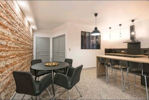 Deluxe Apartment | Private kitchen