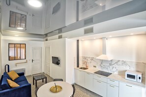 Comfort Apartment, 1 Double Bed with Sofa bed, Non Smoking | Living area | Smart TV, Netflix, first-run movies, pay movies - Villa Lafaille Apartment Hotel By J (Toulouse)