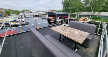 Houseboat Havana