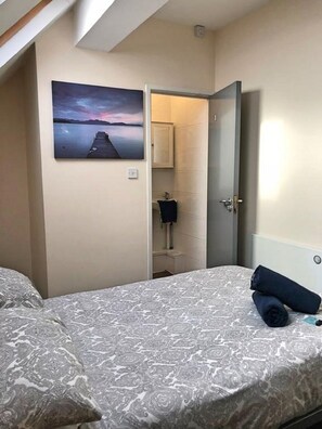 Iron/ironing board, free WiFi, bed sheets - Harley Rooms - 248 West Street (Sheffield)